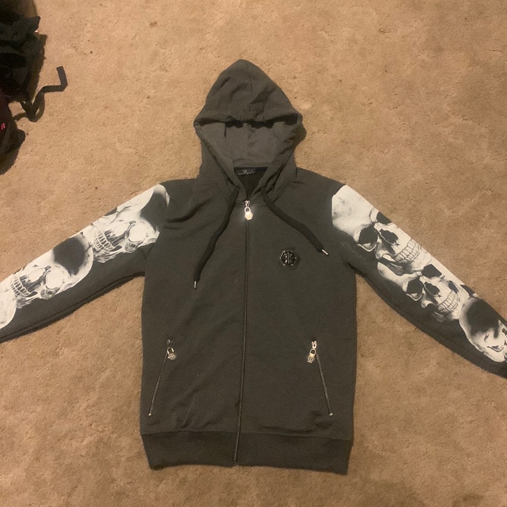 Philipp plein zip up hoodie. Very nice, Size LARGE but fits like MEDIUM.